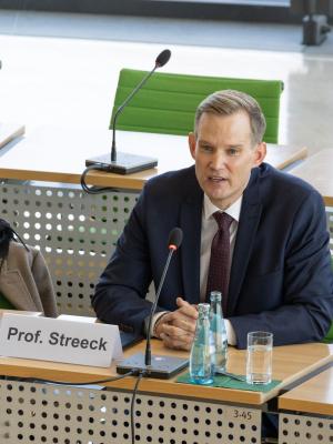 Prof. Hendrik Streeck zur Befragung