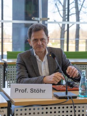 Prof. Klaus Stöhr zur Befragung